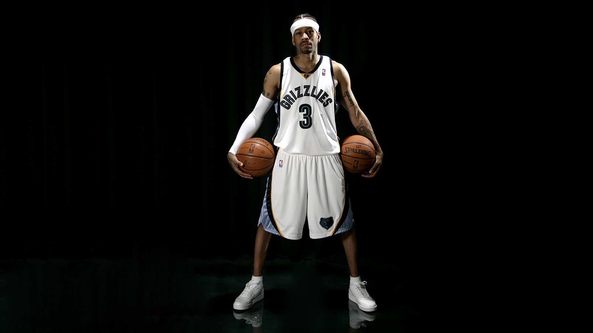 “逆境奋战：车手征服极端环境的壮丽史诗”