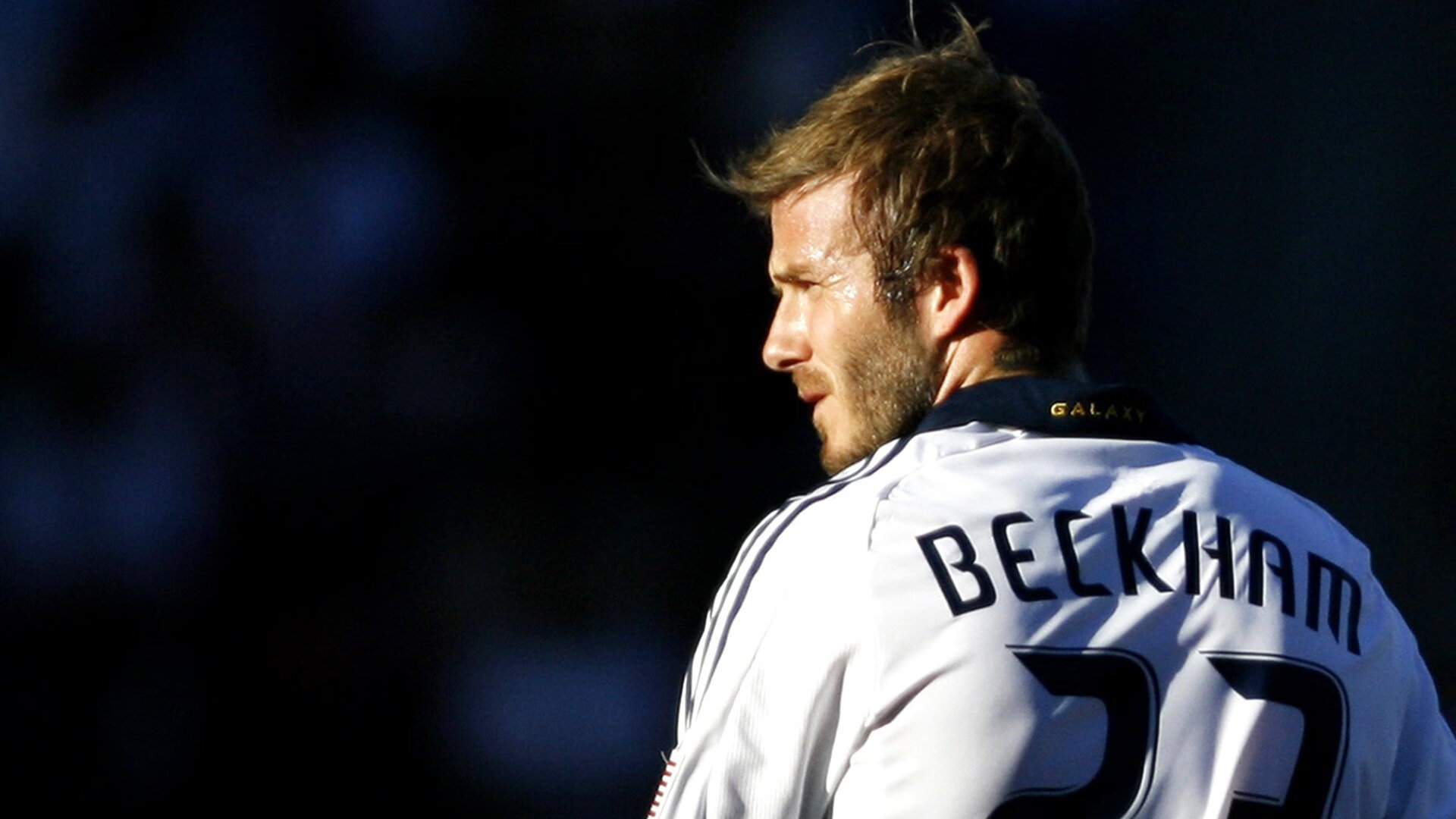 《电竞产业链升级：从硬件到软件的全方位布局》，电竞产业的发展和前景