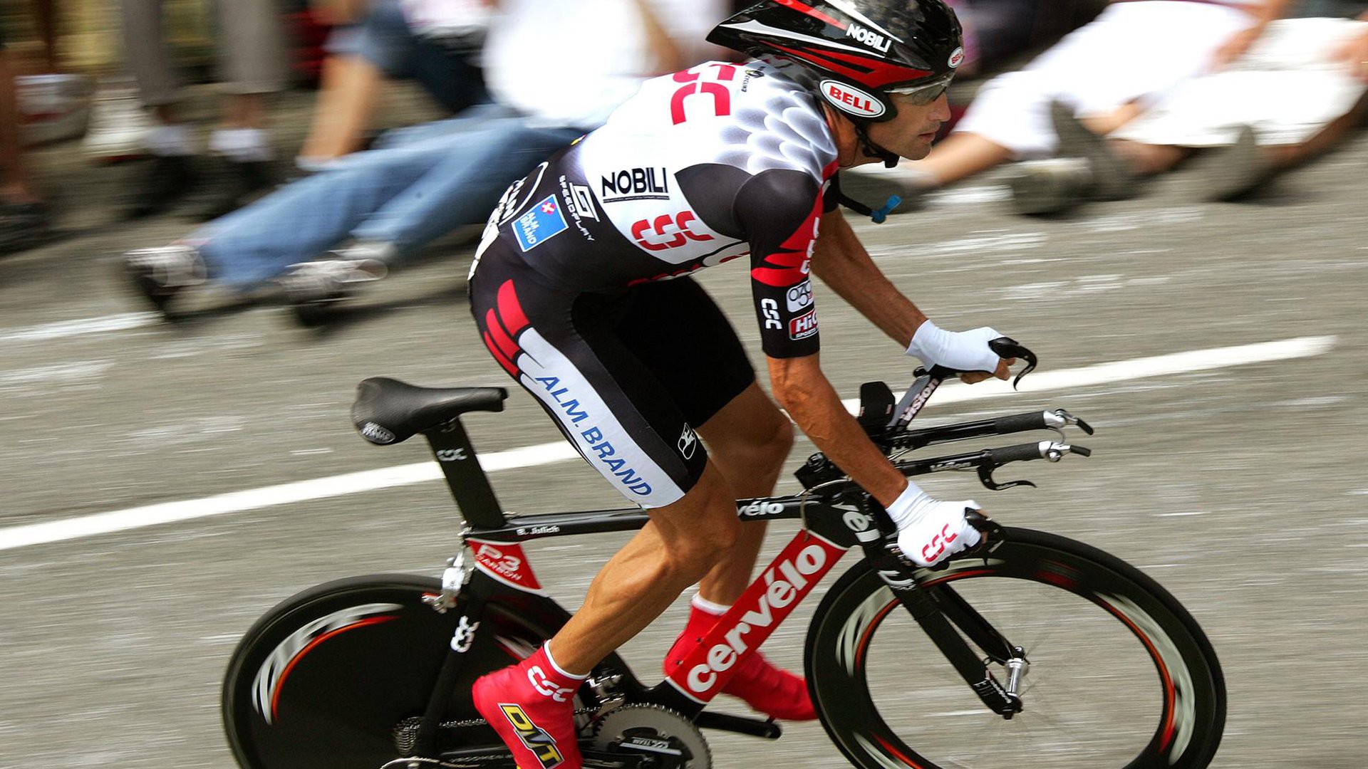 前三名差距缩小：争冠白热化！